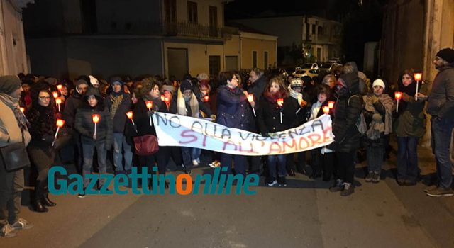 Giarre: fiaccolata in memoria di Sara Parisi, vittima di femminicidio VIDEO