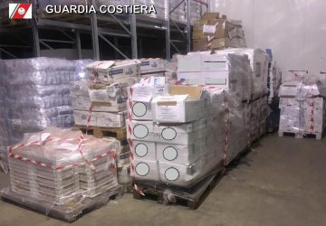 Riposto, Operazione &ldquo;Confine illegale&rdquo;: sequestrati oltre 6 tonnellate di pesce privo di tracciabilita&rsquo; e sottomisura