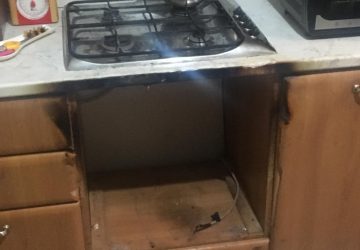 Giarre, prende fuoco un forno ad incasso: paura in un alloggio di via Gravina. Intervento dei Vigili del fuoco