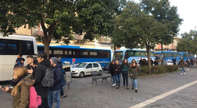 Giarre, pauroso incidente in piazza Carmine FOTO-VIDEO
