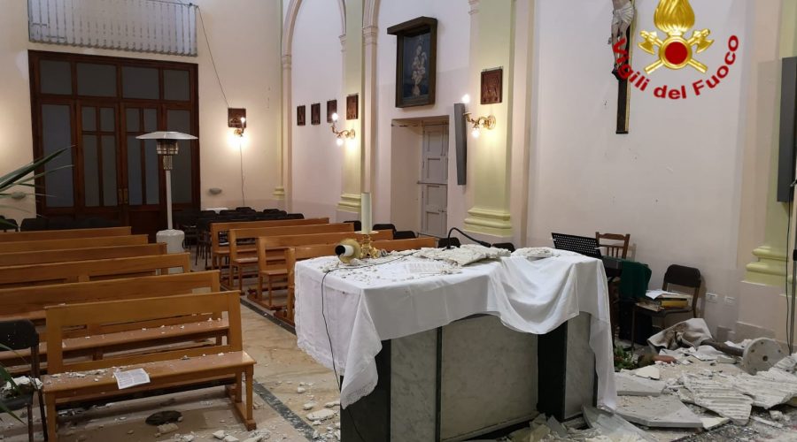 Acireale, verfiche dei Vigili del fuoco nella chiesa di Fiandaca VIDEO