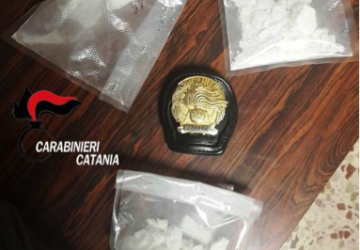 Catania, pusher arrestato in via Belfiore: trasportava della cocaina in pietra.