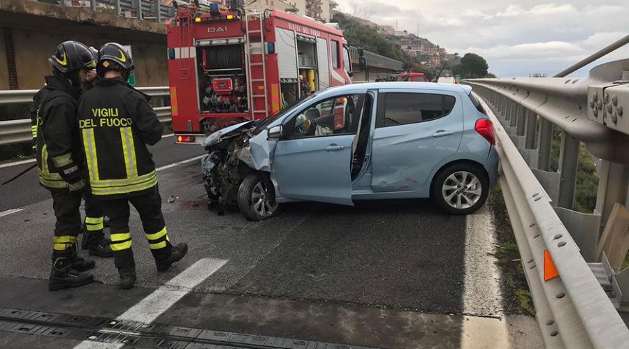 A18, grave incidente autonomo vicino Letojanni: un ferito