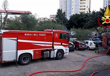Catania, divampa un incendio in un alloggio di viale Bummacaro: intervento dei Vigili del fuoco