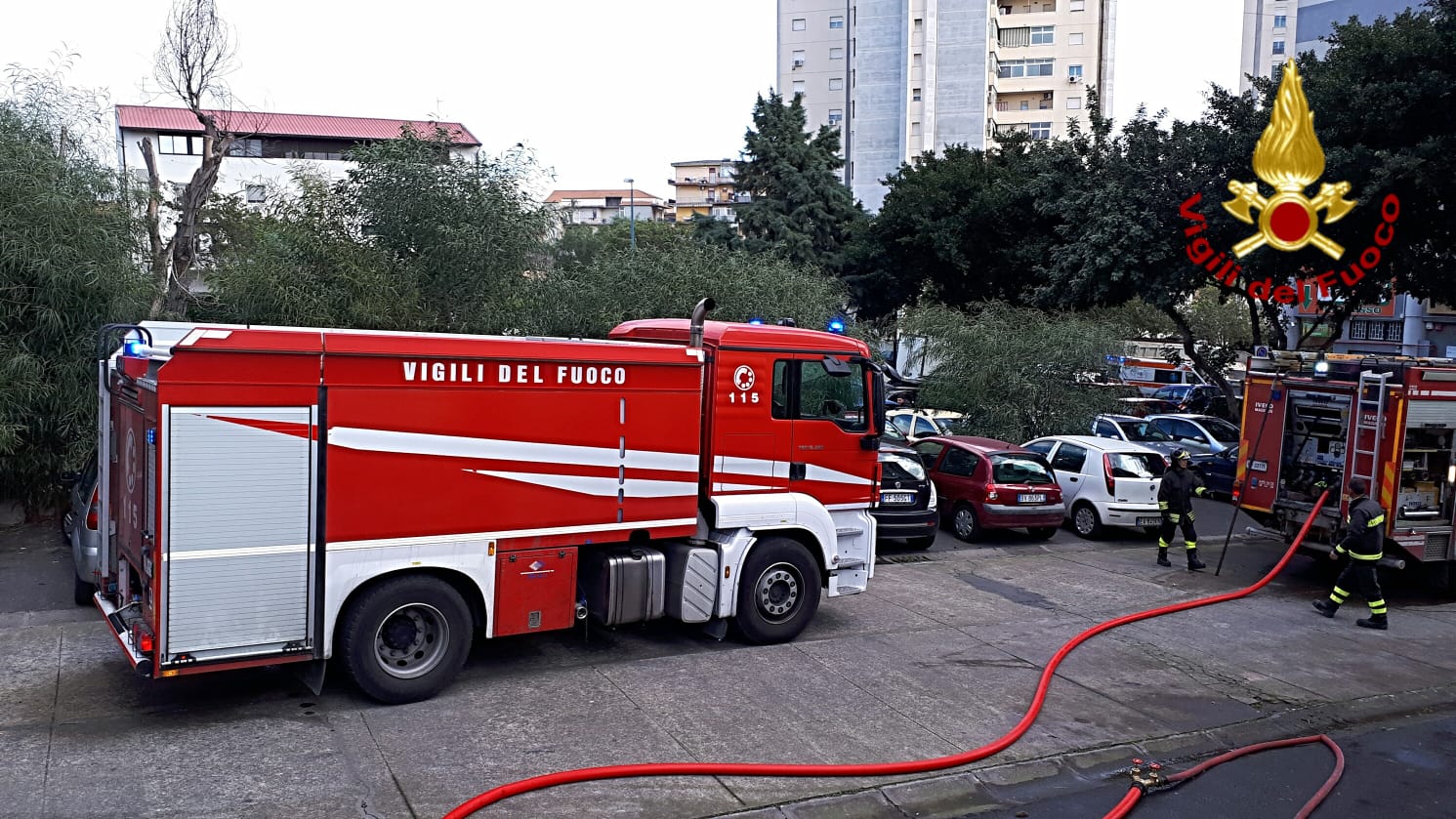 Catania, divampa un incendio in un alloggio di viale Bummacaro: intervento dei Vigili del fuoco