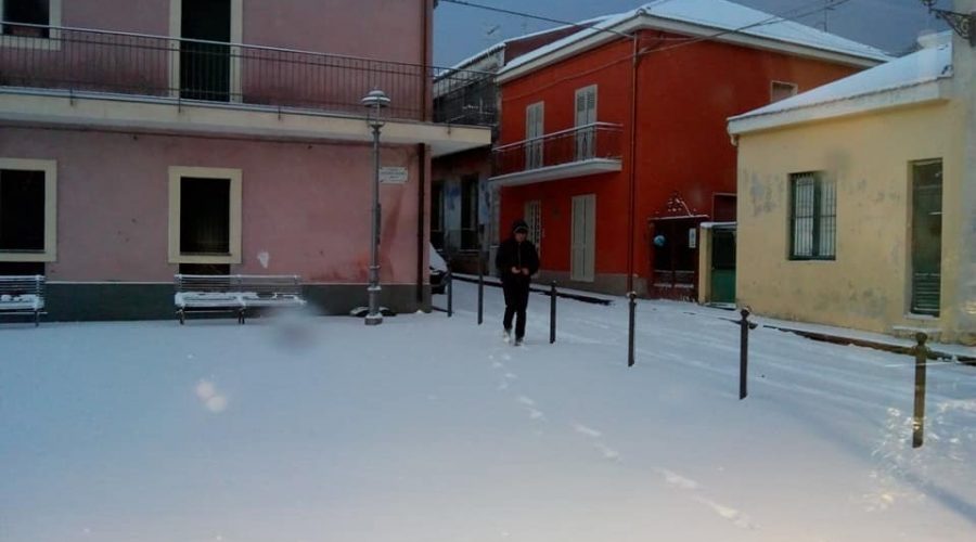 Mascali, emergenza neve: ordinanza del sindaco vietata la circolazione dei mezzi