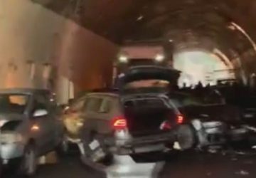 A18, nuovo incidente: tamponamento a catena in galleria: chiuso il casello di Roccalumera