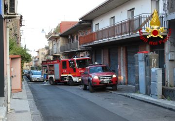 San Giovanni la Punta, incendio in un appartamento