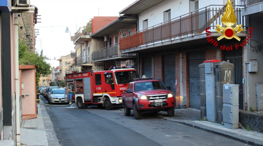 San Giovanni la Punta, incendio in un appartamento