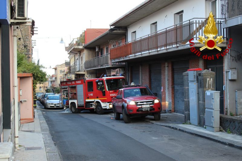 San Giovanni la Punta, incendio in un appartamento
