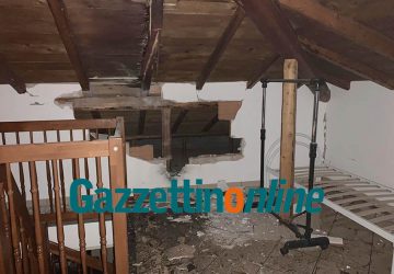 Carubba di Riposto, fulmine danneggia il tetto di una casa. Bucata anche la tubazione idrica comunale