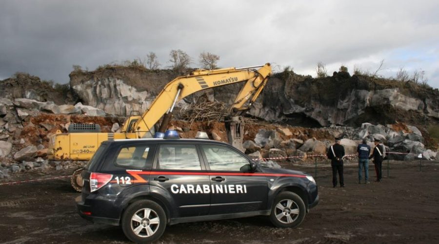 Belpasso, sequestrata dal Noe cava irregolare di basalto lavico
