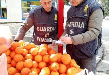 Pedara, controlli  ambulantato di Guardia di finanza e Polizia locale