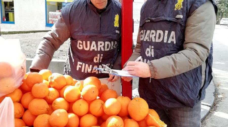 Pedara, controlli  ambulantato di Guardia di finanza e Polizia locale