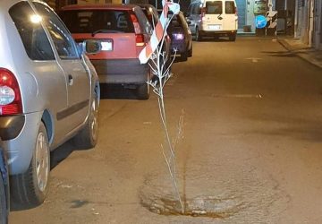 Fiumefreddo, strade trasformate in percorsi di guerra. Buche e voragini