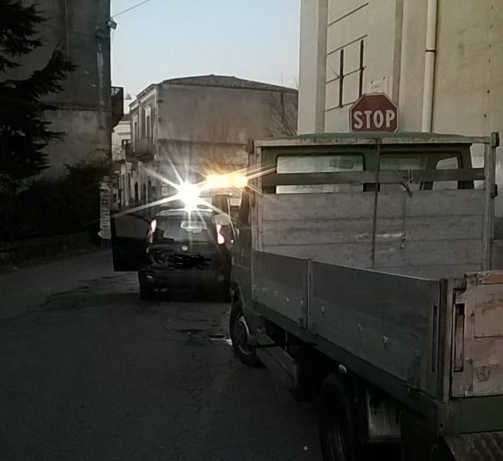 Altarello, camion tampona una Panda: un ferito lieve