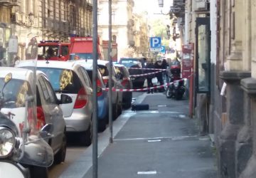 Catania, sospetta valigia bomba in via Umberto. Artificieri in azione