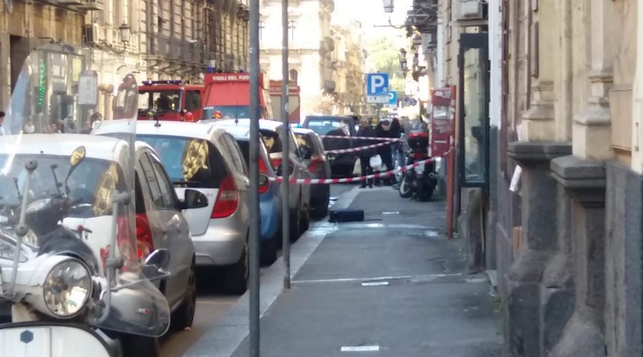 Catania, sospetta valigia bomba in via Umberto. Artificieri in azione
