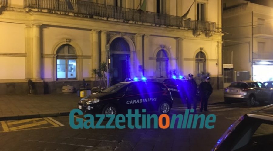 Giarre sotto i riflettori della Prefettura, domani il Comitato per la sicurezza. Controlli dei Cc davanti al Municipio: 6 denunce  VD