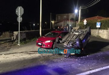 Giarre, grave incidente nella notte: auto si ribalta. Tre feriti VIDEO