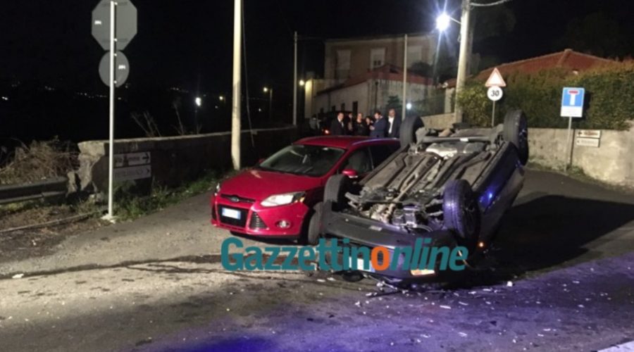 Giarre, grave incidente nella notte: auto si ribalta. Tre feriti VIDEO