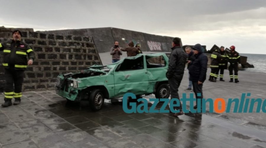 Tragedia di Santa Maria la Scala, recuperati due corpi e l’auto VIDEO – FOTO