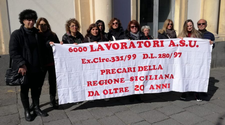 Giarre, la protesta dei lavoratori Asu dei Comuni