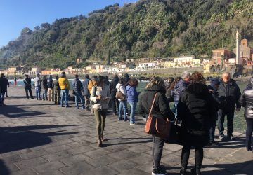 Tragedia Santa Maria la Scala, segnalata una sagoma in mare. Falso allarme