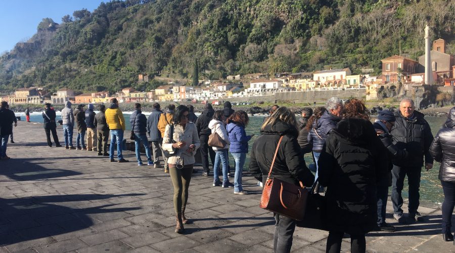 Tragedia Santa Maria la Scala, segnalata una sagoma in mare. Falso allarme