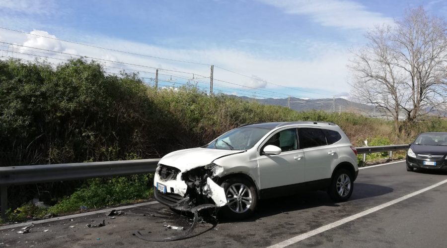 Mascali, grave incidente sulla Statale: due feriti VD