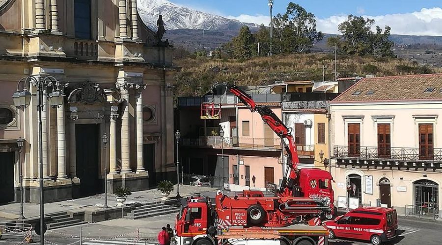 Santa Venerina: il sindaco denuncia ritardi e sprechi negli interventi di messa in sicurezza della chiesa del S. Cuore