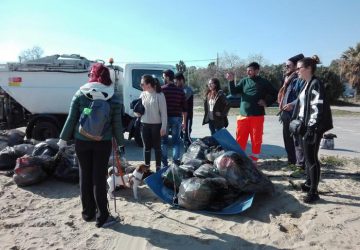 Catania, raccolti in spiaggia 550 kg di rifiuti differenziati