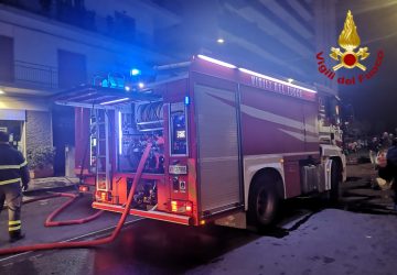 Catania, divampa incendio in un negozio di viale Jonio