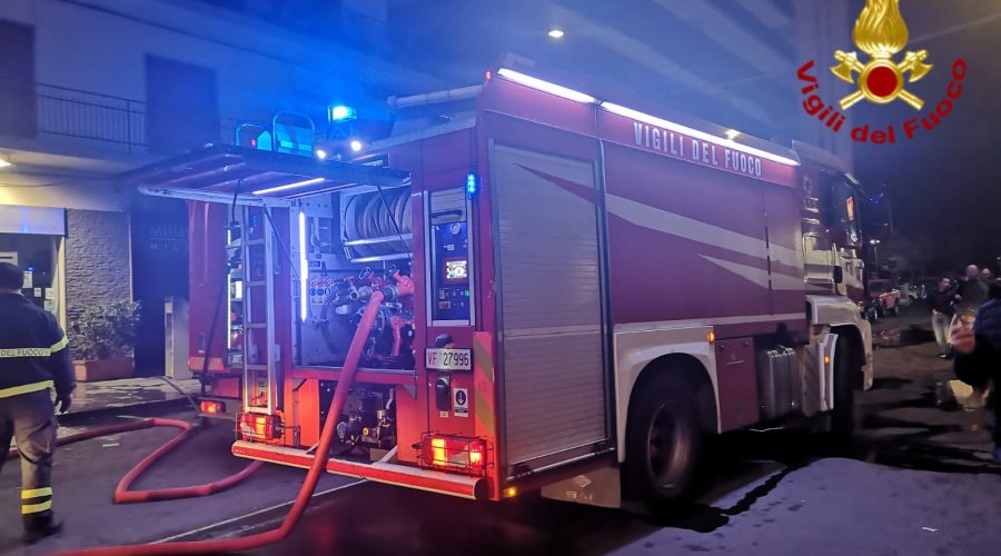 Catania, divampa incendio in un negozio di viale Jonio