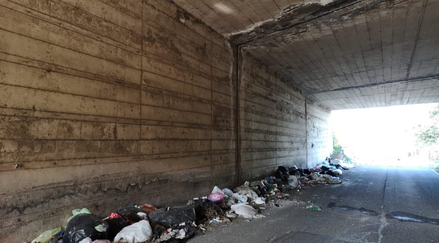 Tagliaborse assediata dai rifiuti. FDI scrive ai sindaci di Giarre e Mascali