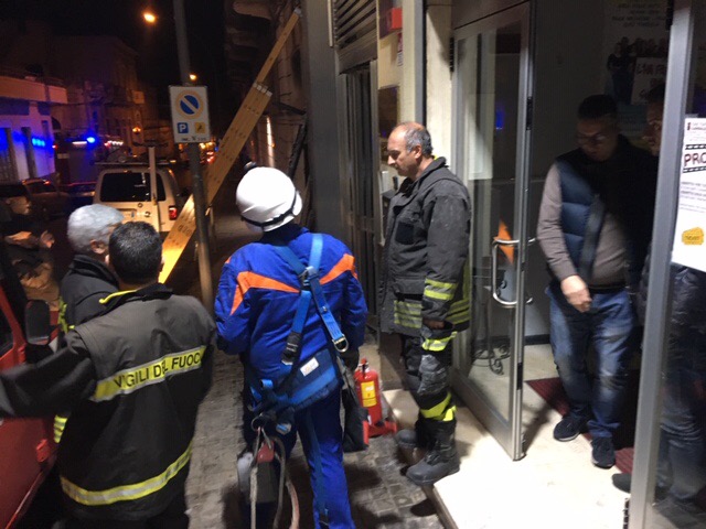 Giarre, a fuoco contatori elettrici di una palazzina di via Garibaldi