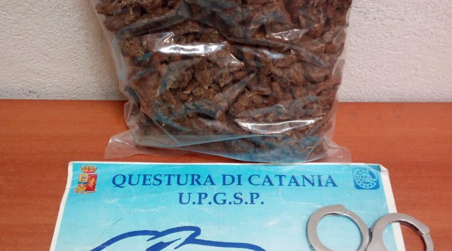 Catania, fermato uno spacciatore a San Cristoforo: in officina un chilo di marijuana