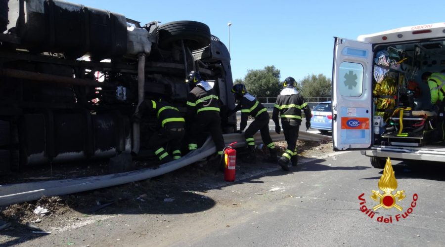 Catania, grave incidente sulla Tangenziale: si ribalta Tir VIDEO