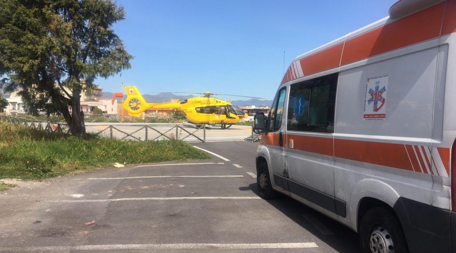 Giarre, 64enne riconosce di avere infarto in corso e chiede aiuto. Intervento dell’elisoccorso VD