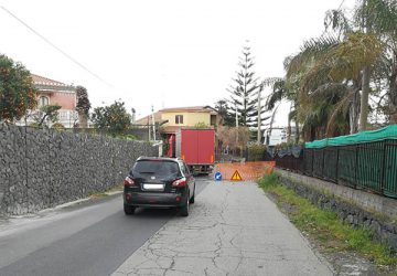 Giarre, pericolo di incidenti in via della Regione. La protesta dei residenti