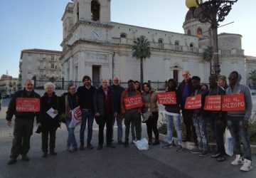 Giarre, "Nessuno &egrave; straniero" e "Rete antirazzista catanese" chiedono al sindaco l'iscrizione dei cittadini stranieri all'anagrafe