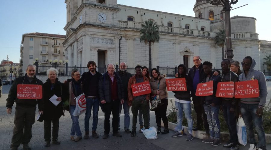 Giarre, “Nessuno è straniero” e “Rete antirazzista catanese” chiedono al sindaco l’iscrizione dei cittadini stranieri all’anagrafe