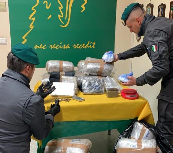 Catania, maxi sequstro di cocaina e marijuana: 193 chili di stupefacenti VIDEO
