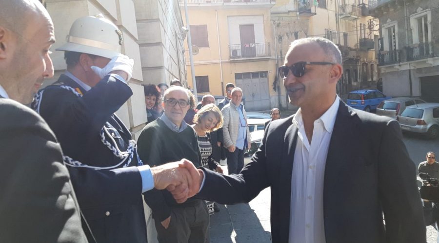 Bronte, Graziano Calanna torna ad indossare la fascia tricolore