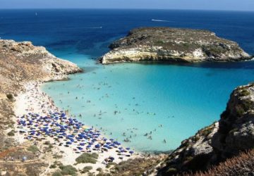 Lampedusa, la "spiaggia dei conigli" nella top mondiale