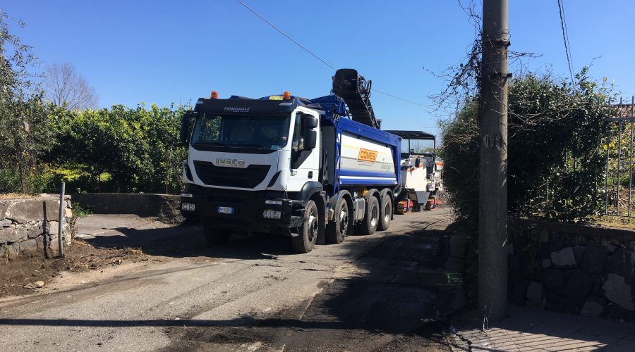 Giarre, iniziati ieri i lavori di bitumazione parziale di via Ungaretti. A breve quelli del mercato ortofrutticolo