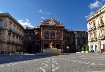Catania, 21enne accoltellato in piazza Vincenzo Bellini