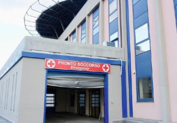 Catania, aggredisce operatrice sanitaria del pronto soccorso del Policlinico: un arresto