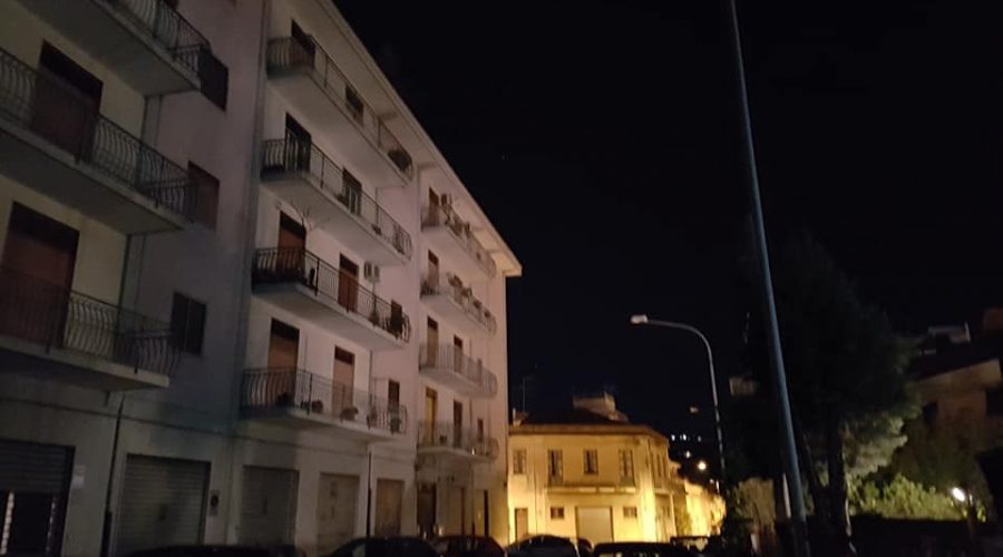 Giarre, diverse zone al buio, città spettrale sotto Pasqua