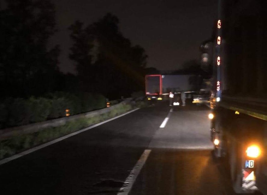 A18, Tir sbanda e si mette di traverso. Tragedia evitata tra Giarre e Acireale. Riaperta da poco la tratta